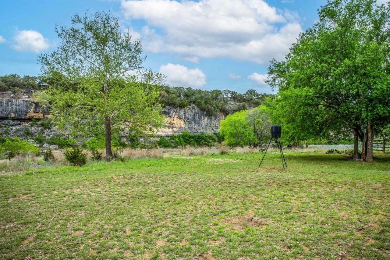 River Rock Retreat Bandera Bagian luar foto
